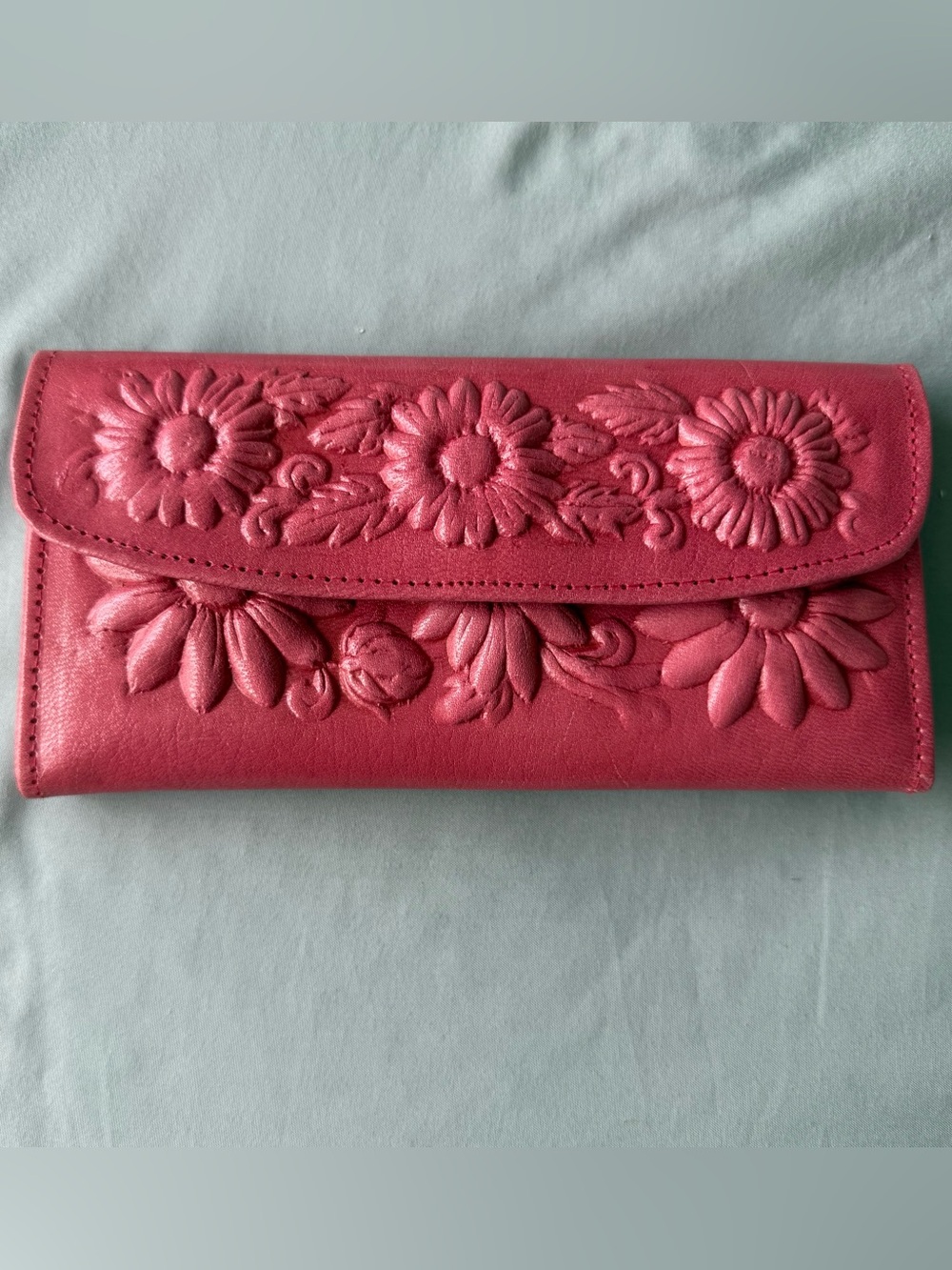 Women's Pink Floral-Embossed Leather Clutch wallet never used Mexican Handcraft